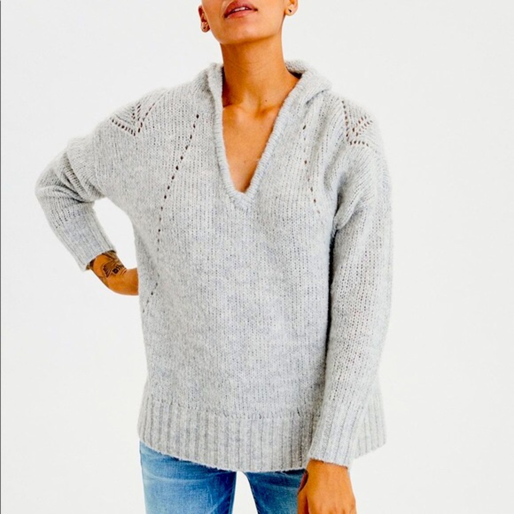 American Eagle Casual/Slouchy V neck Sweater